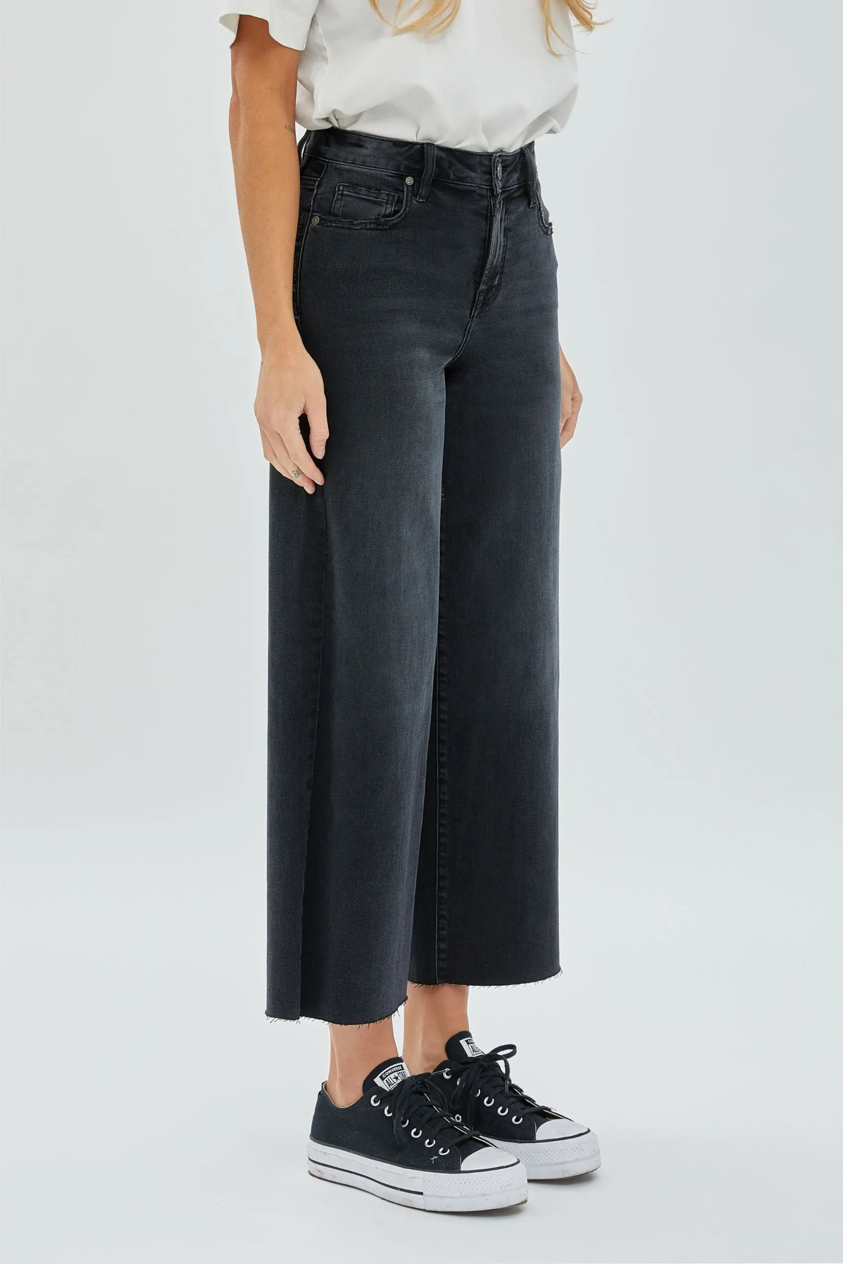 [NORI] Black Clean Cropped Wideleg