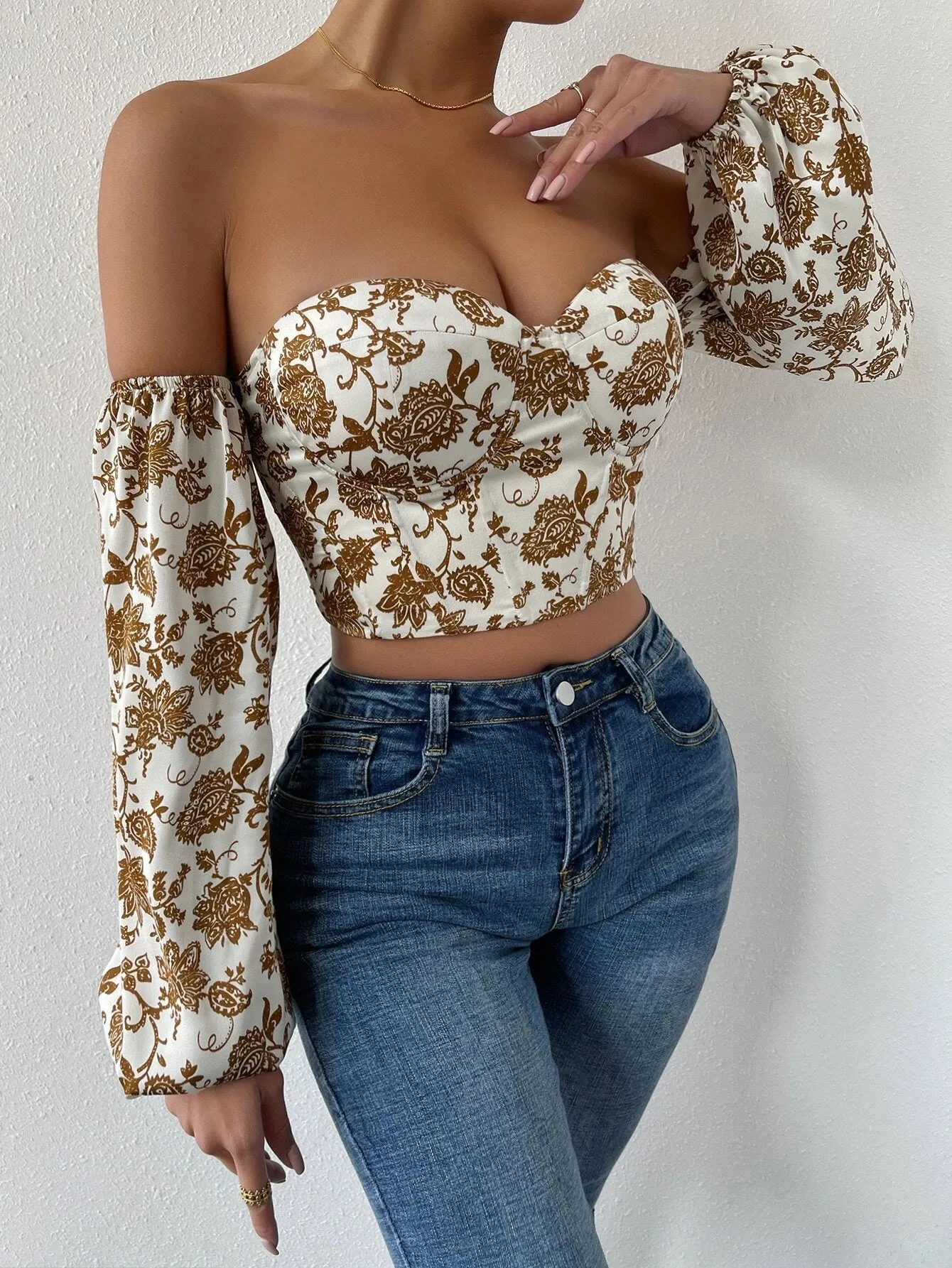 Privé Paisley Print off Shoulder Tie Backless Lantern Sleeve Crop Top